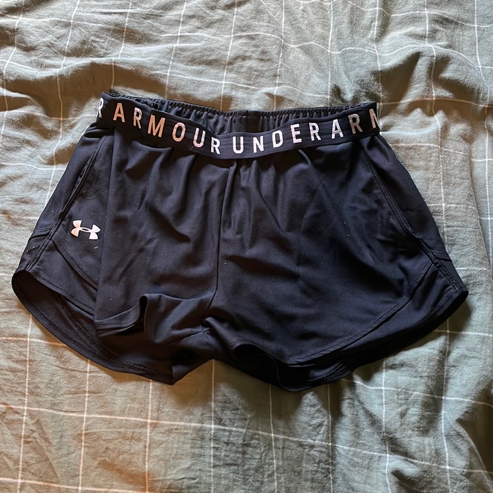 Under Armor Shorts size Large